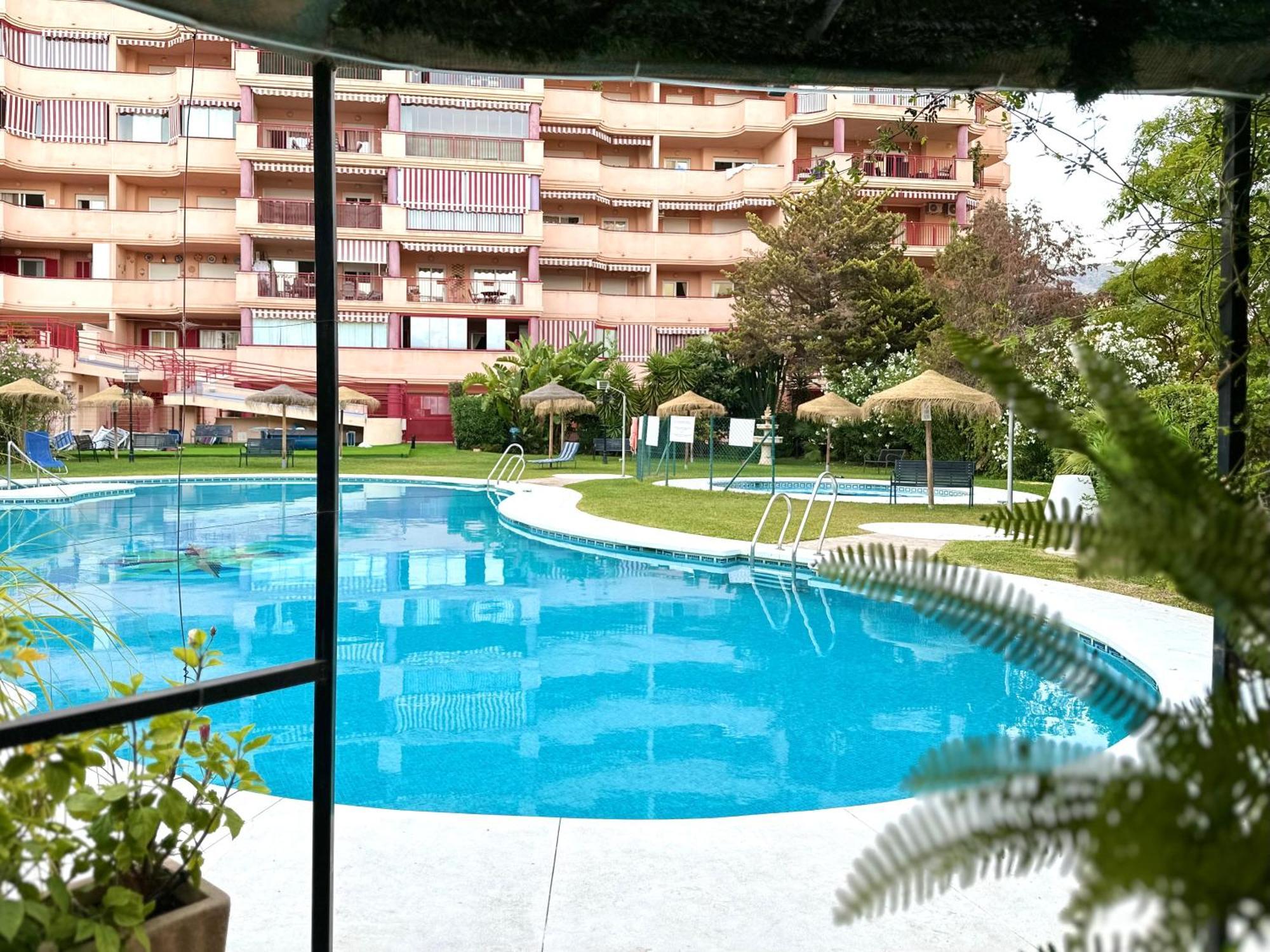 Costa Del Sol Seaside Studio - 5 Mins From Beach 푸엔히롤라 외부 사진