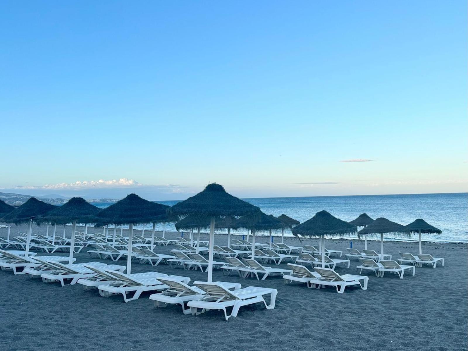 Costa Del Sol Seaside Studio - 5 Mins From Beach 푸엔히롤라 외부 사진