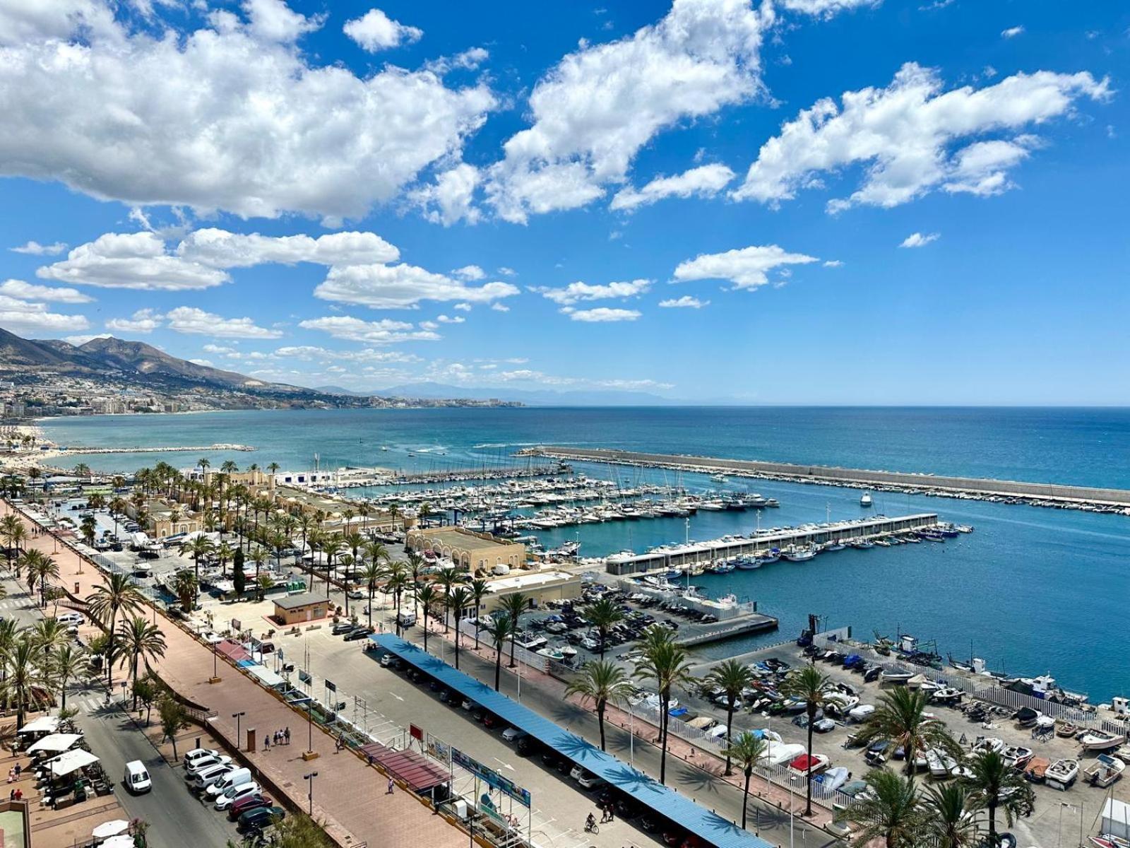 Costa Del Sol Seaside Studio - 5 Mins From Beach 푸엔히롤라 외부 사진
