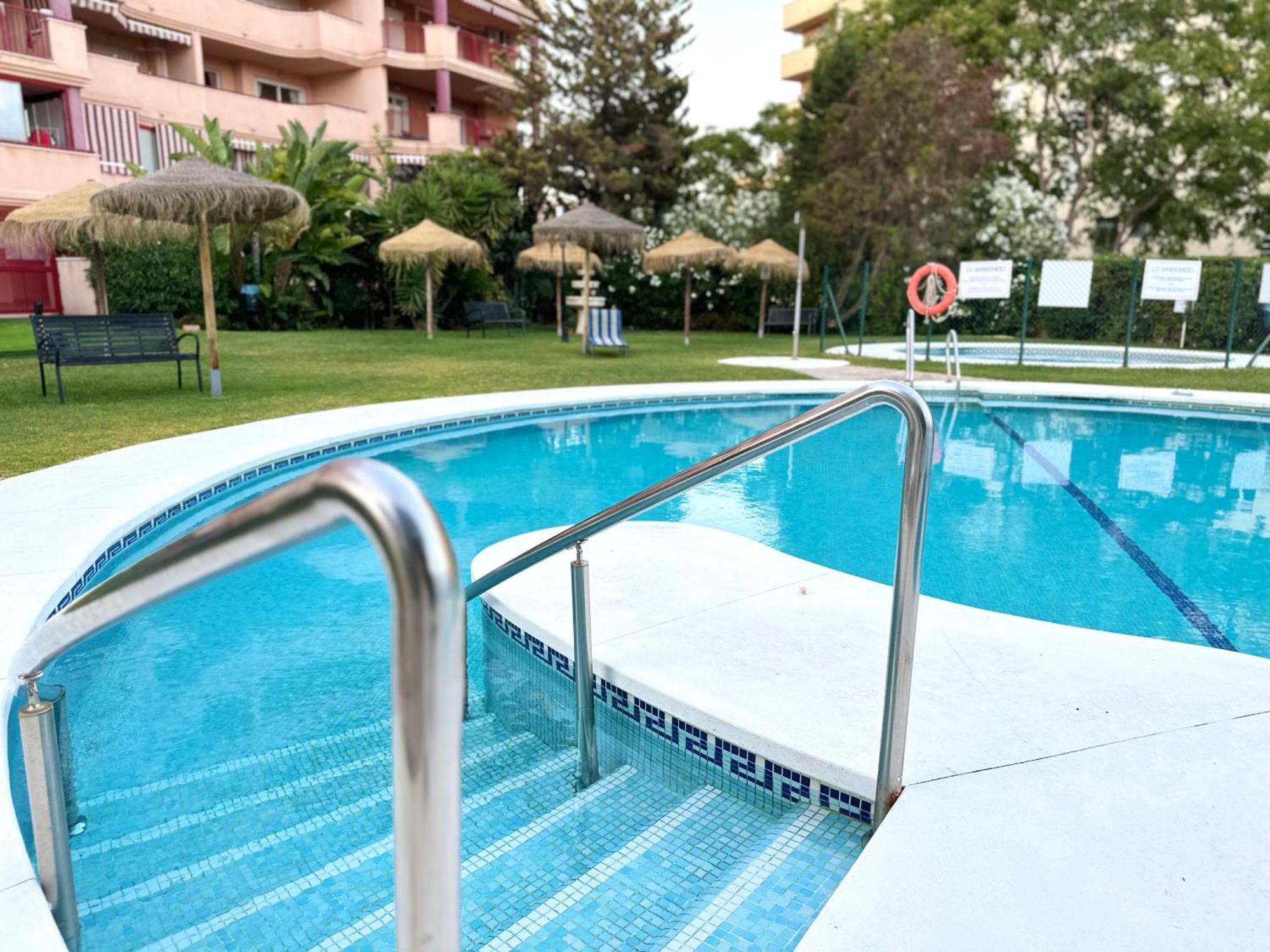 Costa Del Sol Seaside Studio - 5 Mins From Beach 푸엔히롤라 외부 사진