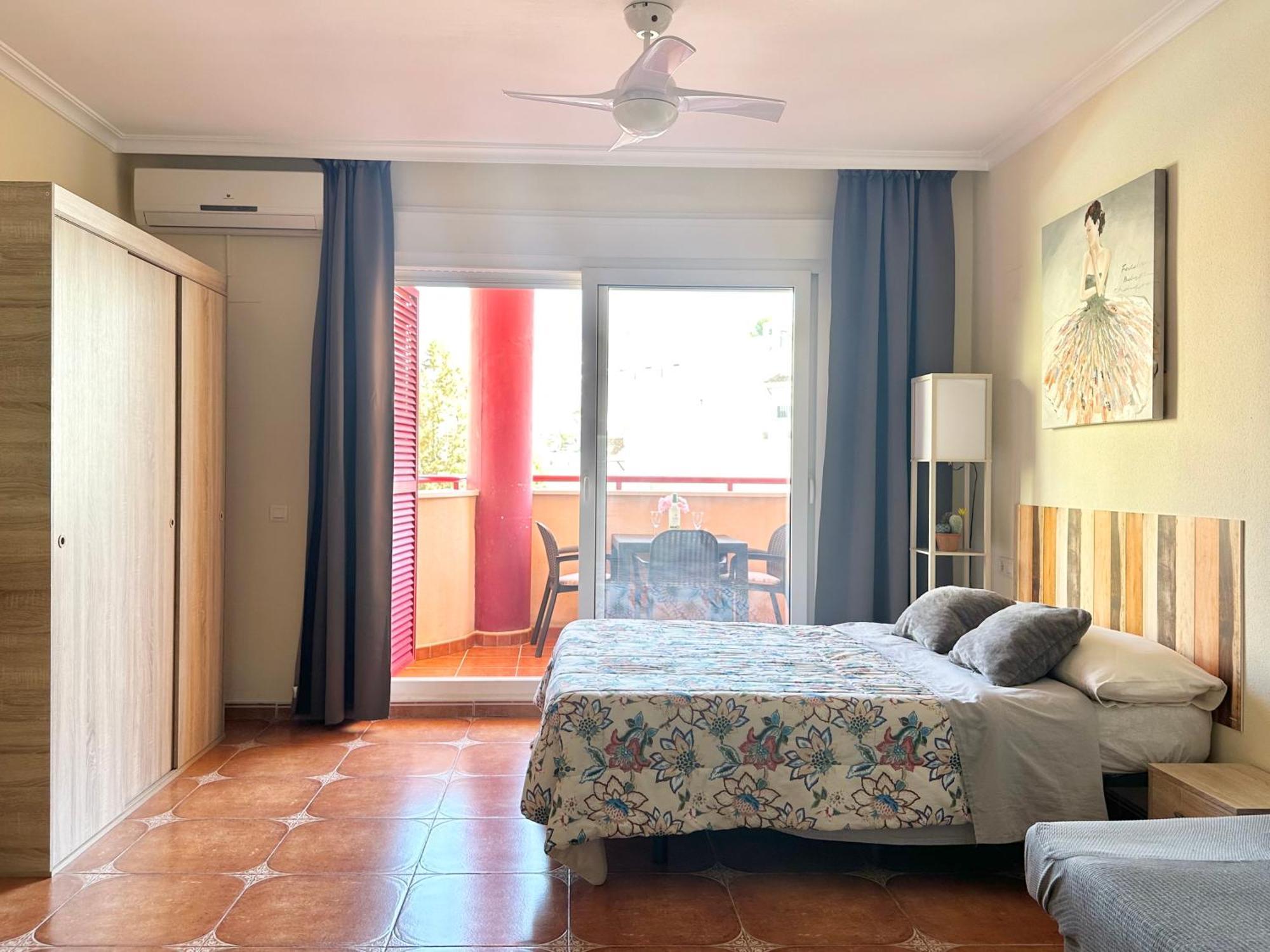 Costa Del Sol Seaside Studio - 5 Mins From Beach 푸엔히롤라 외부 사진