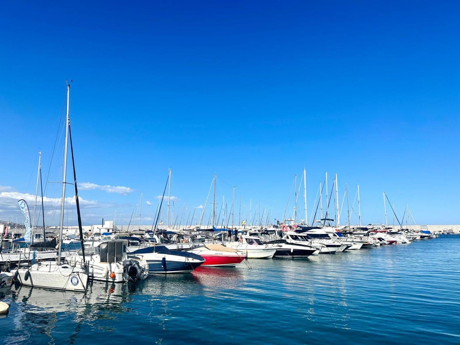 Costa Del Sol Seaside Studio - 5 Mins From Beach 푸엔히롤라 외부 사진