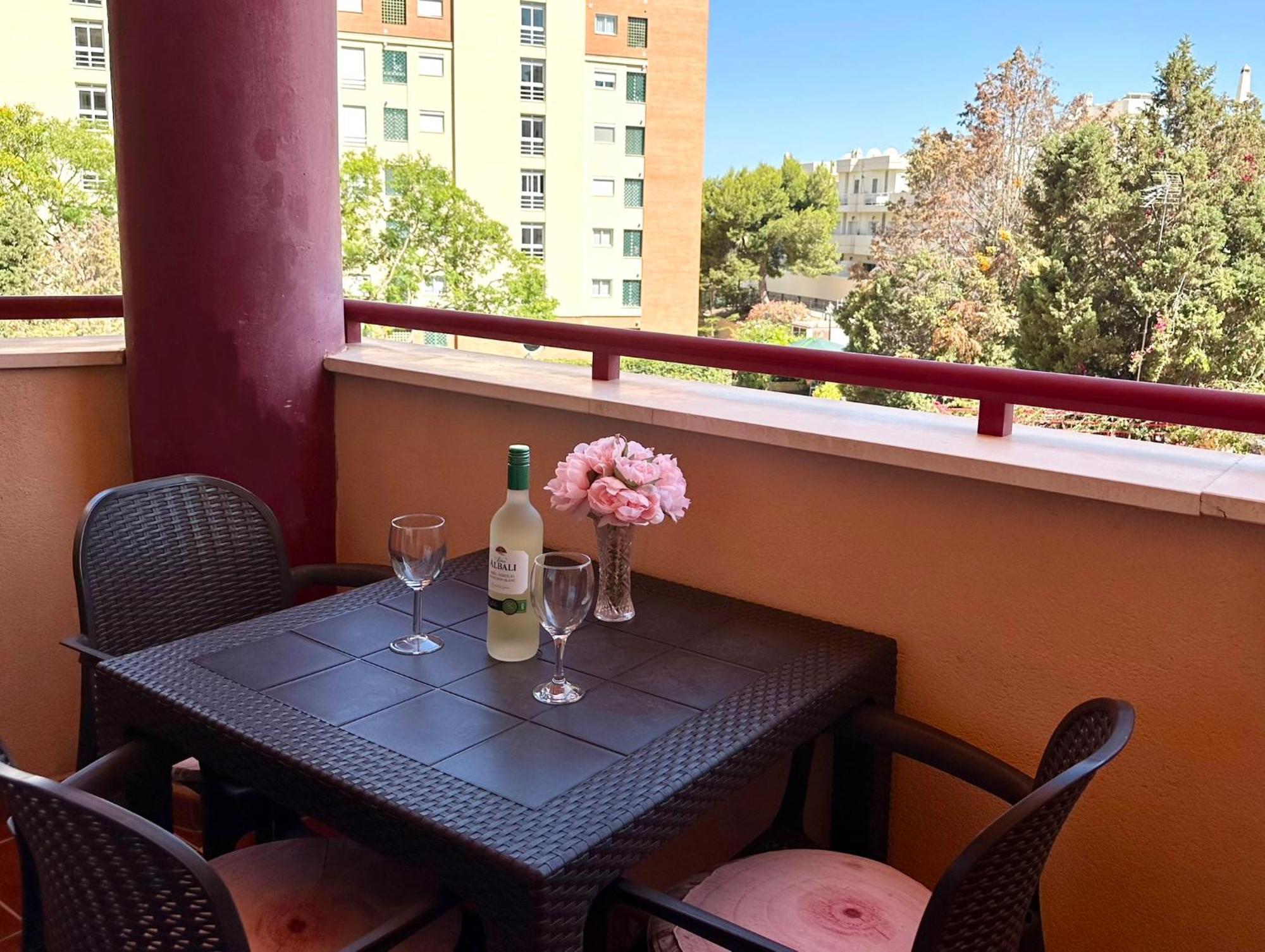 Costa Del Sol Seaside Studio - 5 Mins From Beach 푸엔히롤라 외부 사진