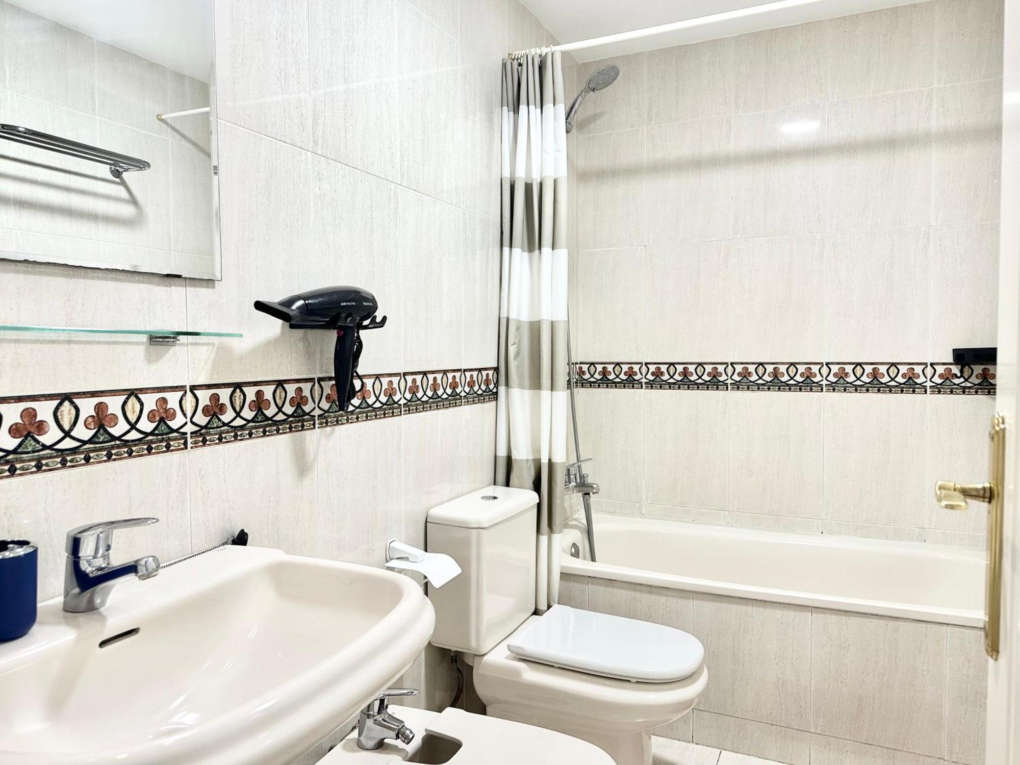 Costa Del Sol Seaside Studio - 5 Mins From Beach 푸엔히롤라 외부 사진